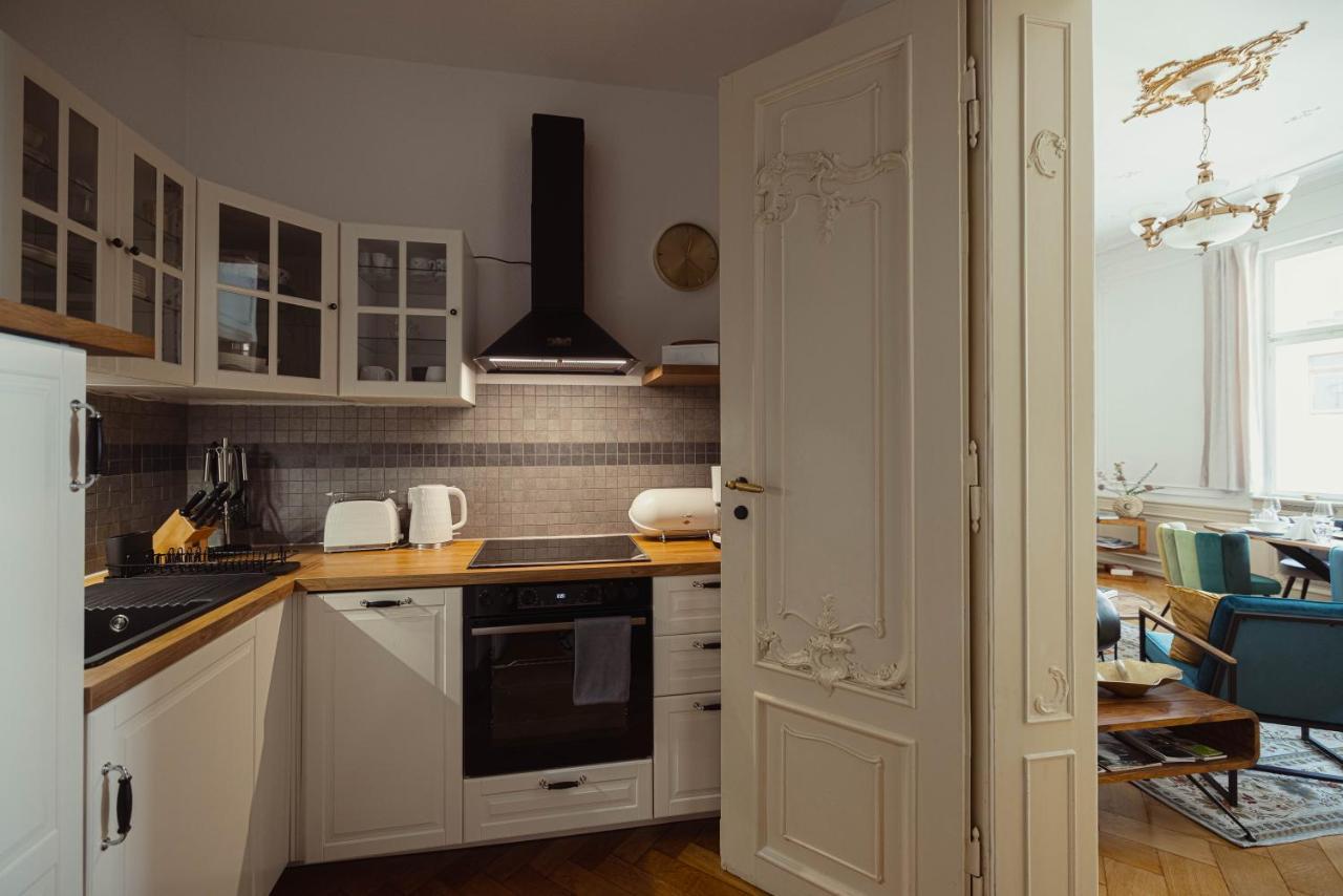 Exklusive Ferienwohnung Arthur In Zentraler Bestlage Von Zeitz! Vollausgestattet, Fahrstuhl, Magenta-Tv, Highspeed Wlan Ngoại thất bức ảnh